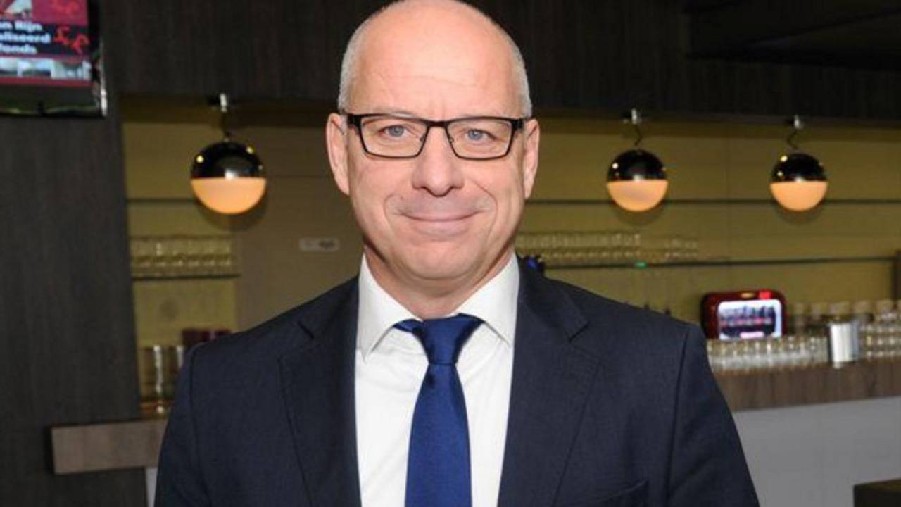 Fred van der Hoorn trekt trainingspak weer aan (foto: Henk van Esch)