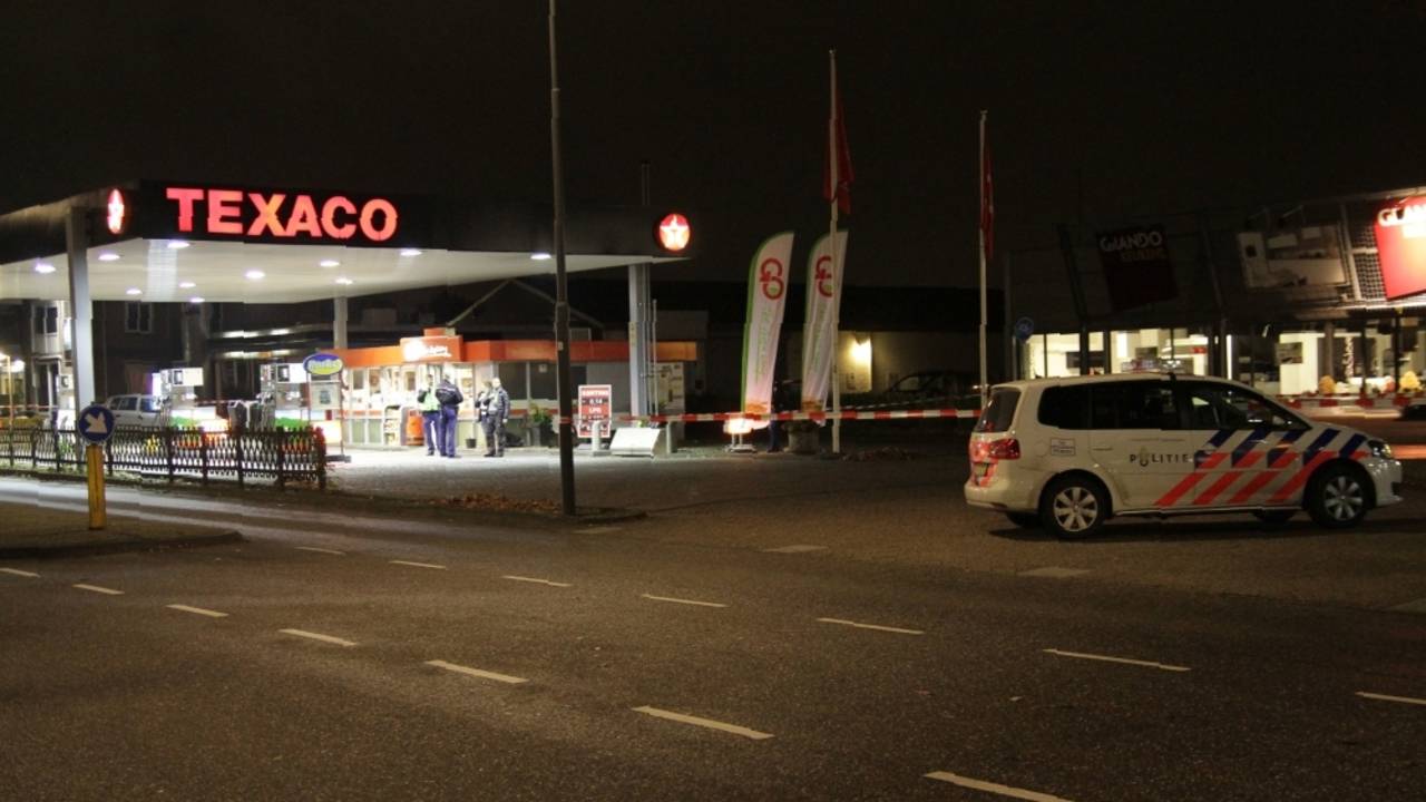 Overval op tankstation in Helmond (foto: Harrie Grijseels/SQ Vision)