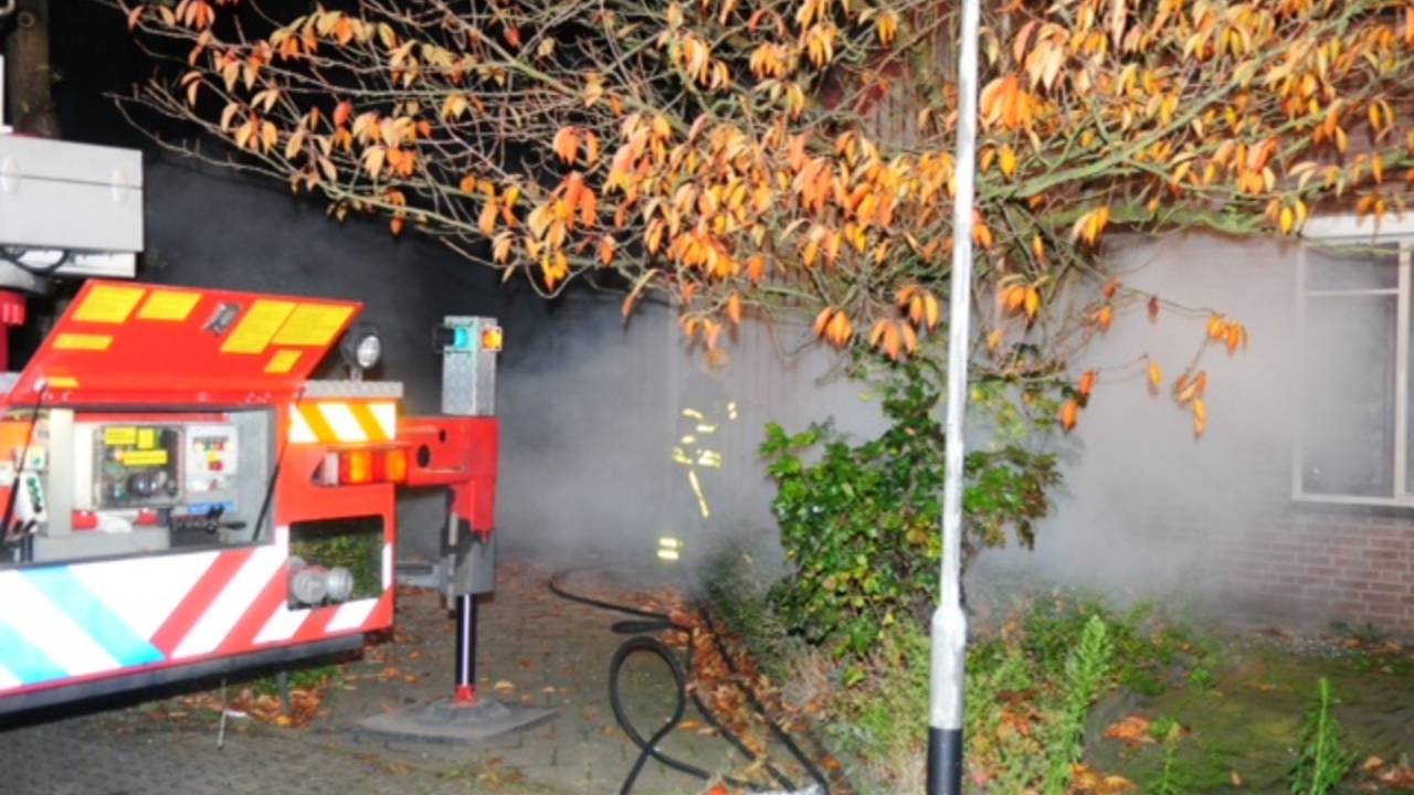 Brandweer verkeerd bij woningbrand (foto: Rob de Haas/Mainstay Media Breda)