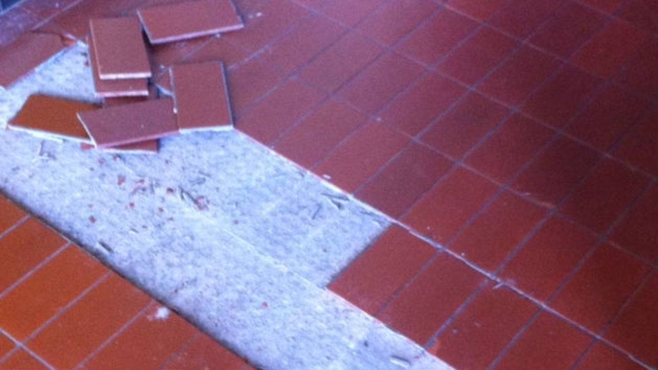 Vloer school niet gescheurd