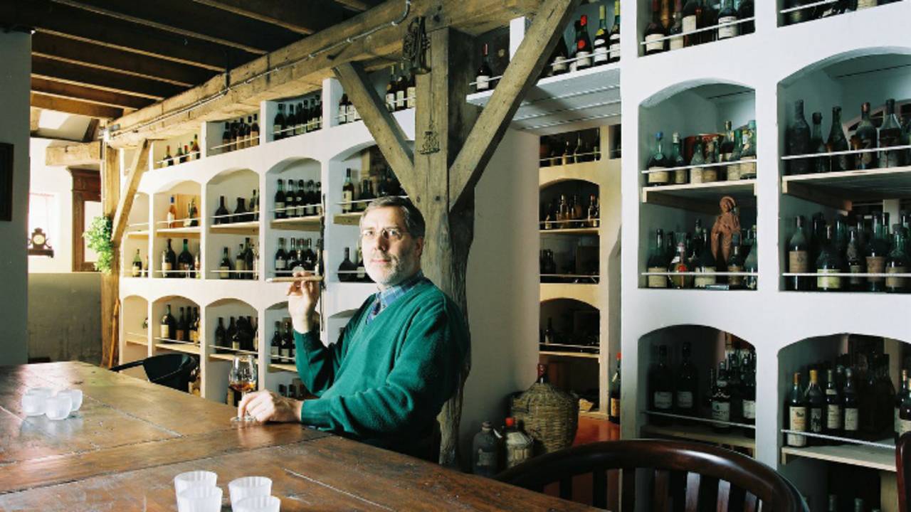 Bay van der Bunt in zijn zaak.