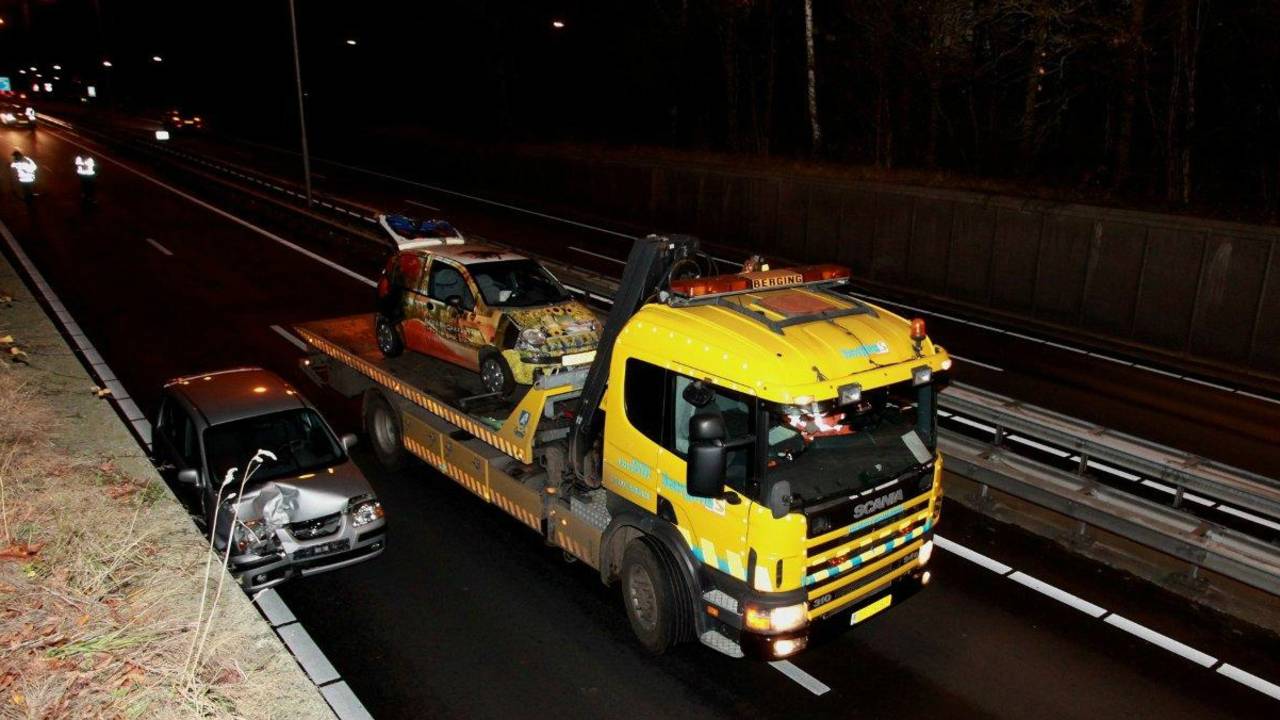 Alweer een ongeluk bij het spoorviaduct op de A65. (foto: Bart Meesters/MMM)