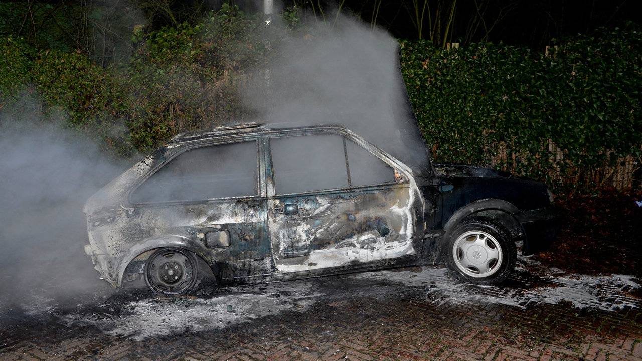 De uitgebrande auto (Foto: Jules Vorselaars/JV Media)