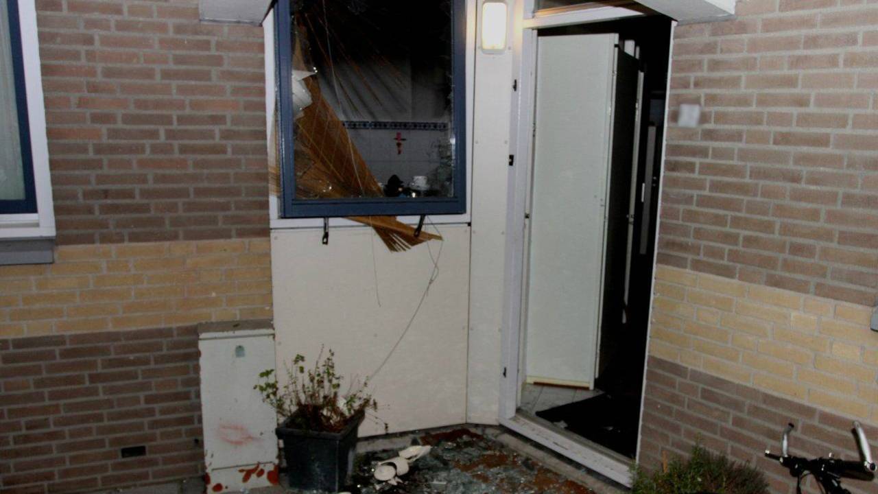 Gewonde bij woningbrand in Vught (foto: Bart Meesters/Meesters Multi Media)