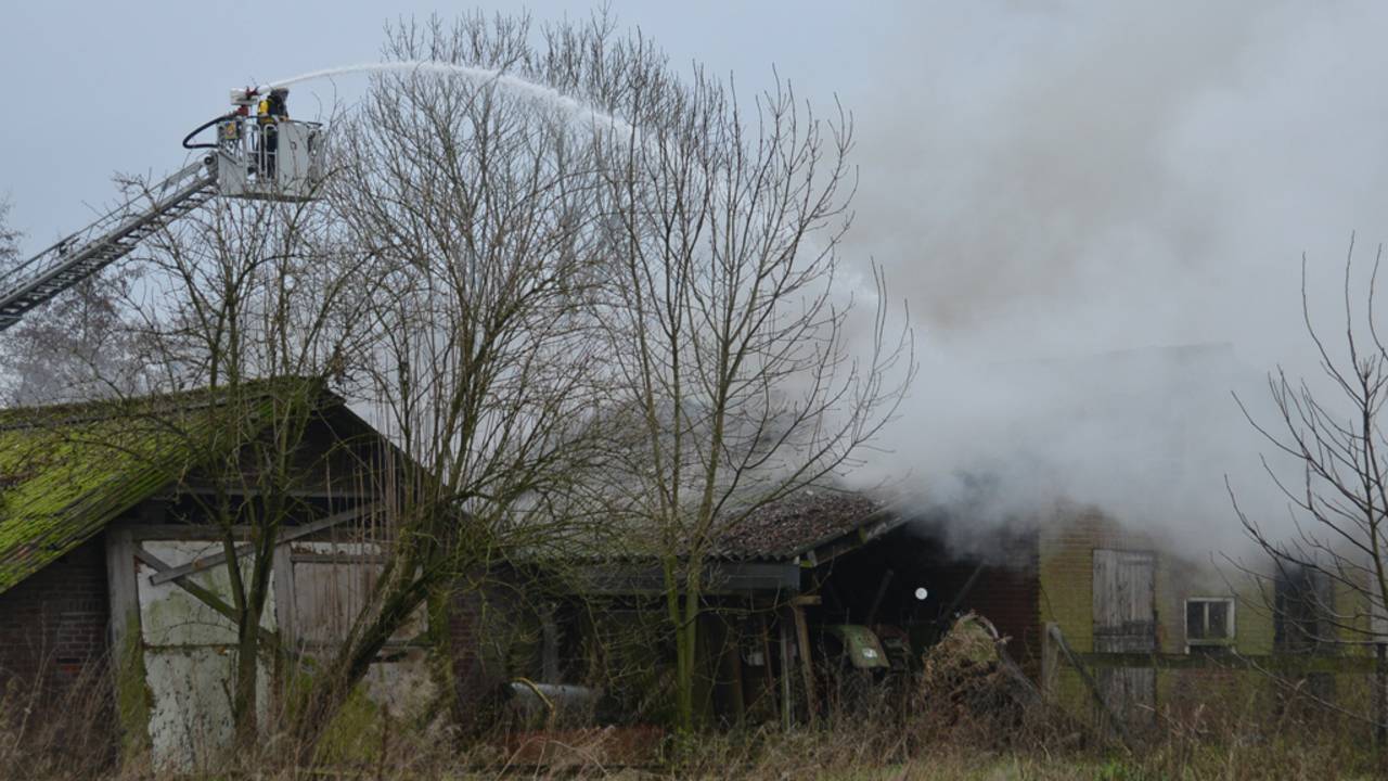 De brandende schuur (Foto: Perry Roovers/SQ Vision)