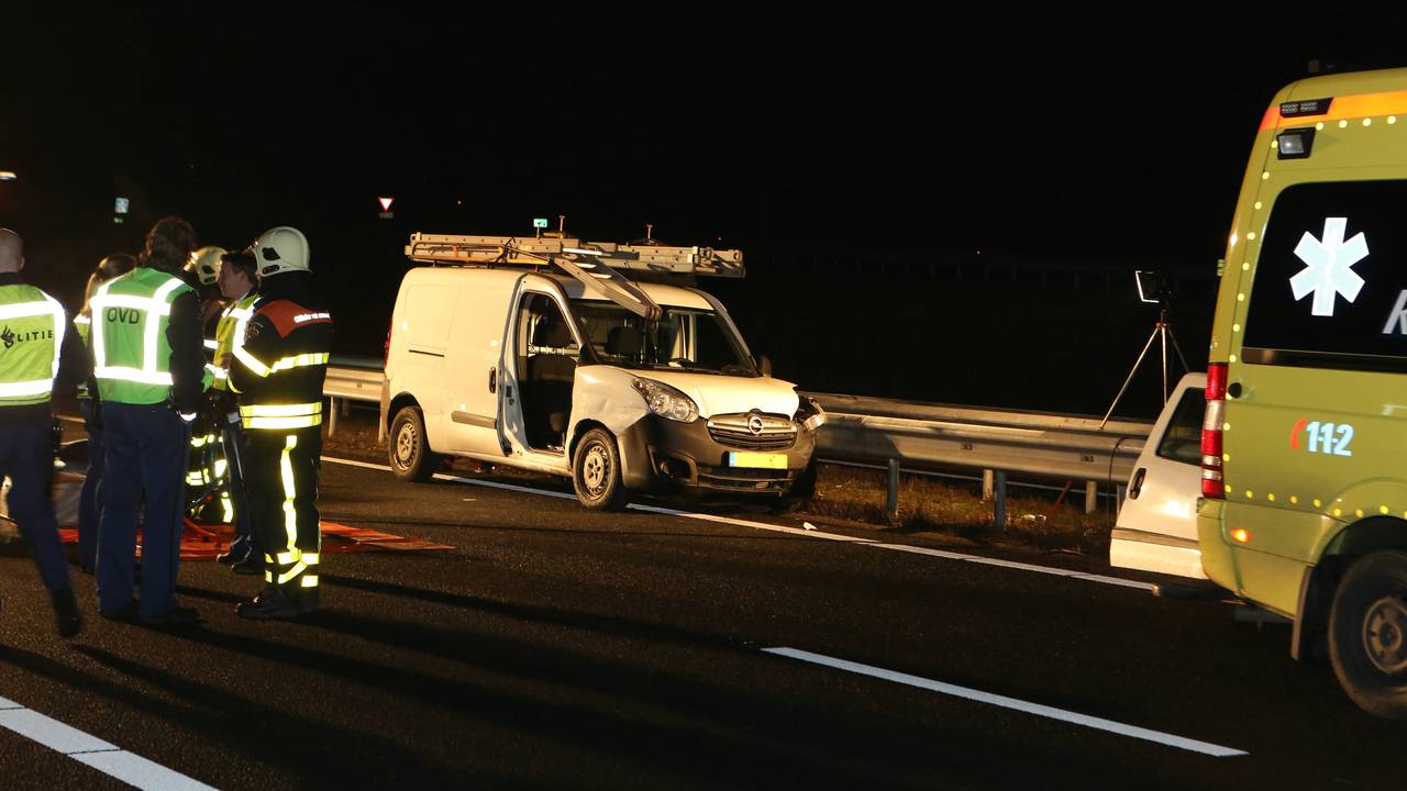 Man gewond bij ongeluk A59 Waspik. (foto: Erik Haverhals/FPMB)