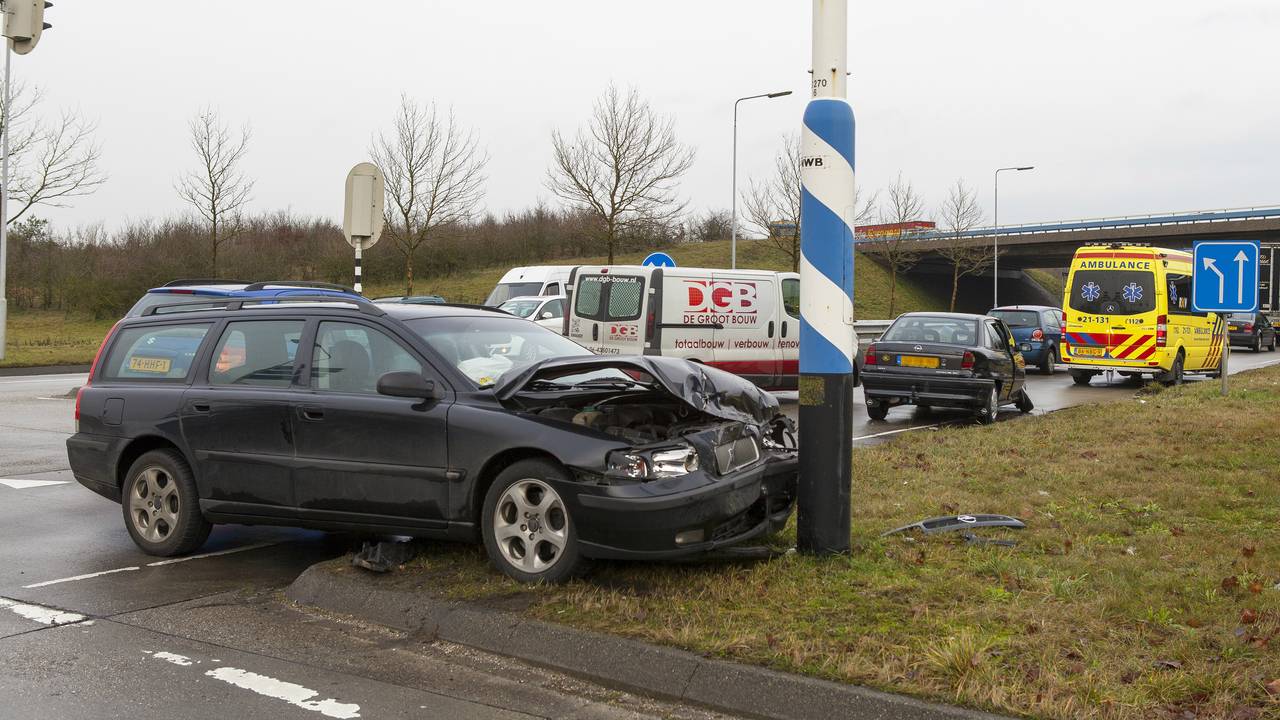 De Volvo na de aanrijding (Foto: Saskia Kusters Media)