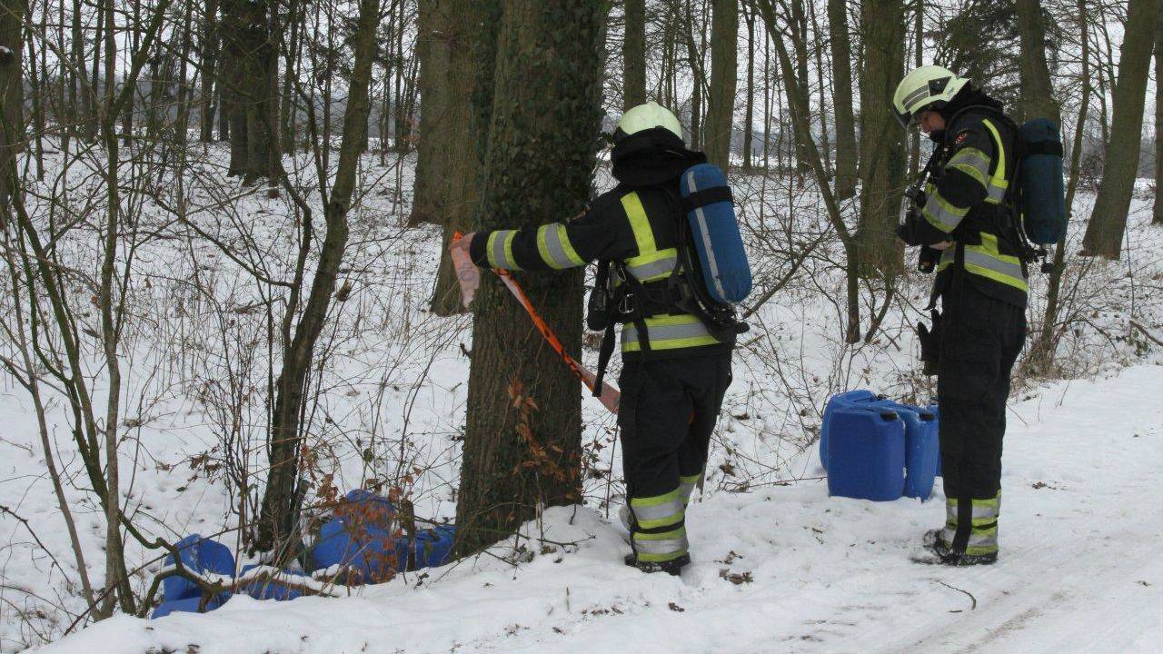 Verdachte vaten gevonden in Esch (foto: Bart Meesters/Meesters Multi Media).