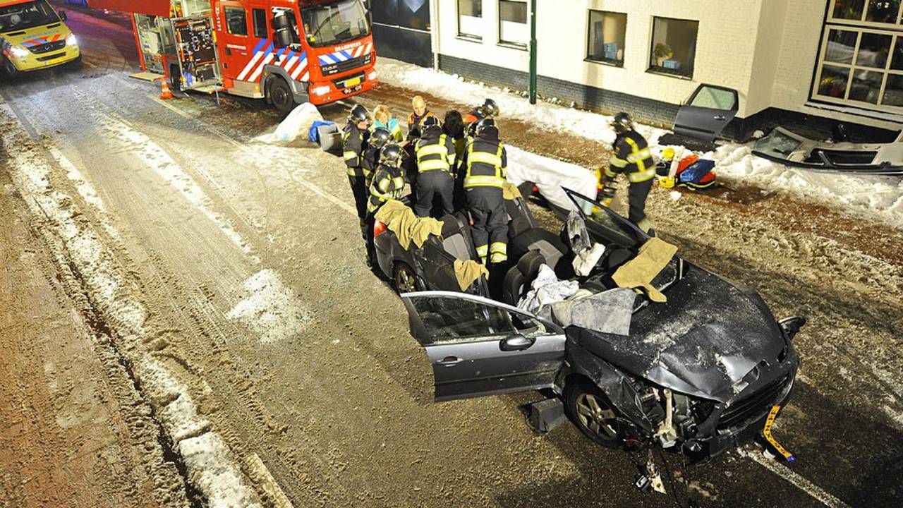 De auto werd open geknipt (foto: SQ Vision, Rico Vogels).