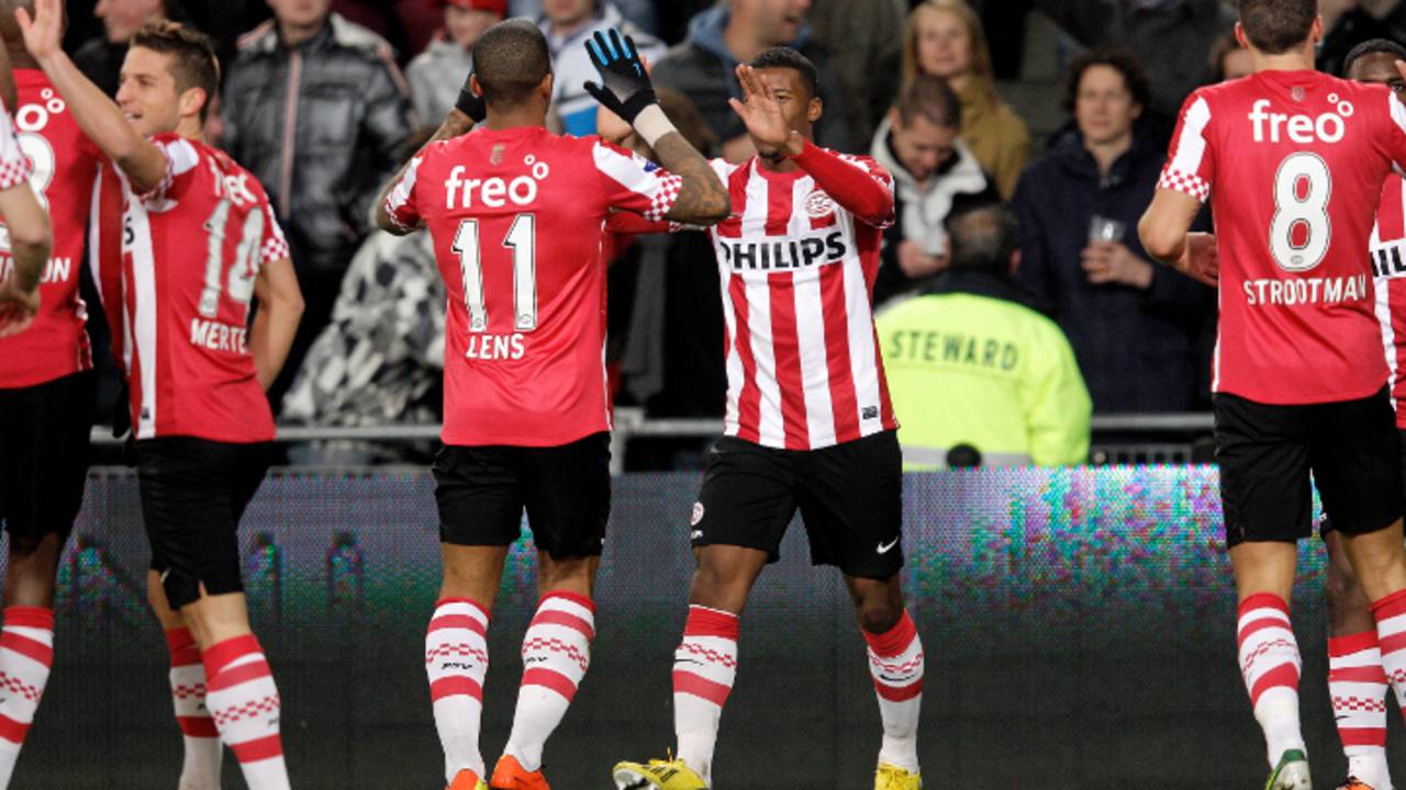 Wijnaldum viert de 1-0 (foto: Pics United)