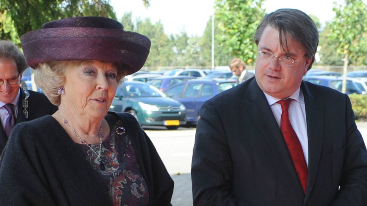 Toenmalig koningin Beatrix met Commissaris van de Koning Wim van de Donk (foto: Henk van Esch)