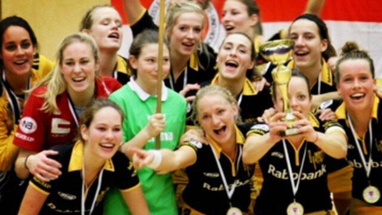 Den Bosch als groepswinnaar naar halve finales EuroHockey Club
