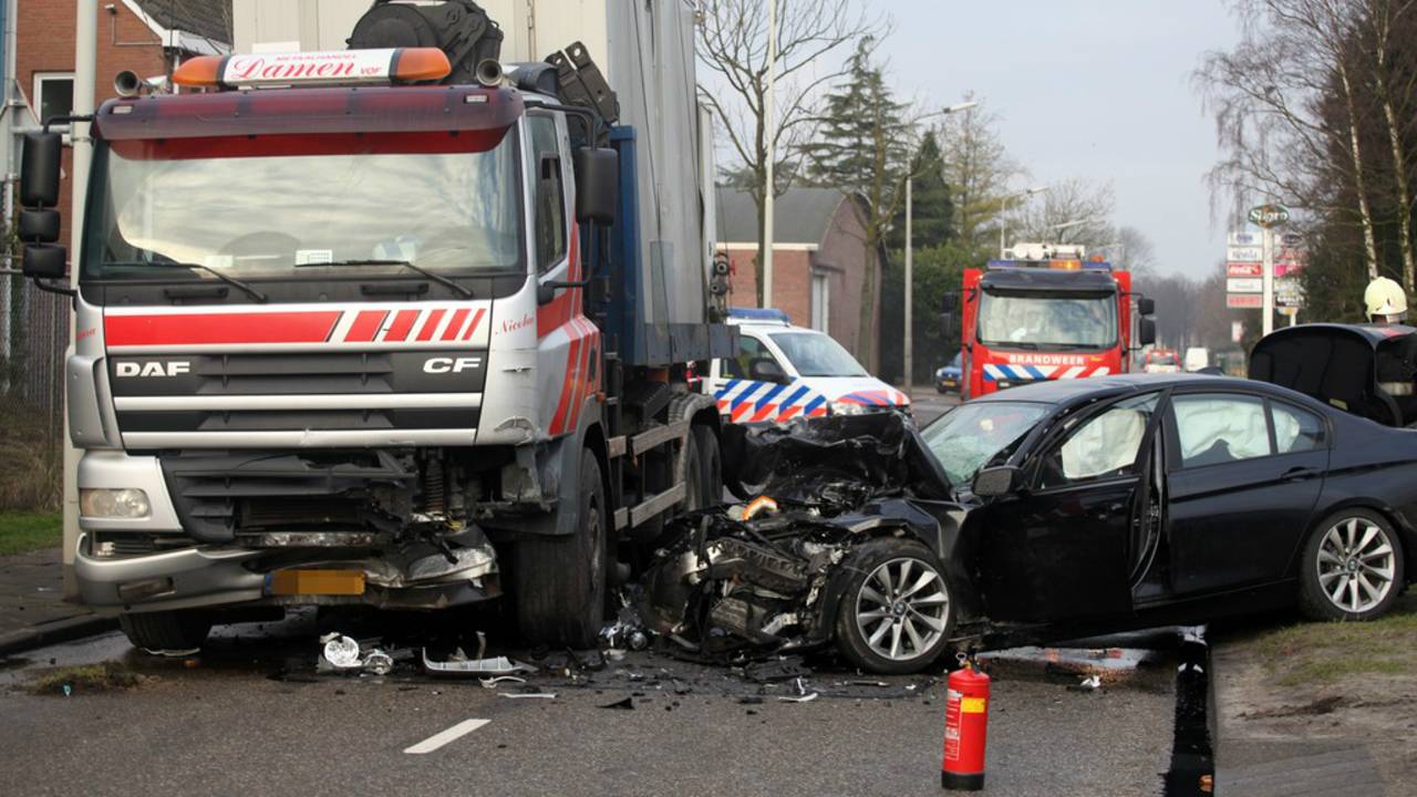 De schade na het ongeval (foto: Christian Traets/SQ Vision)