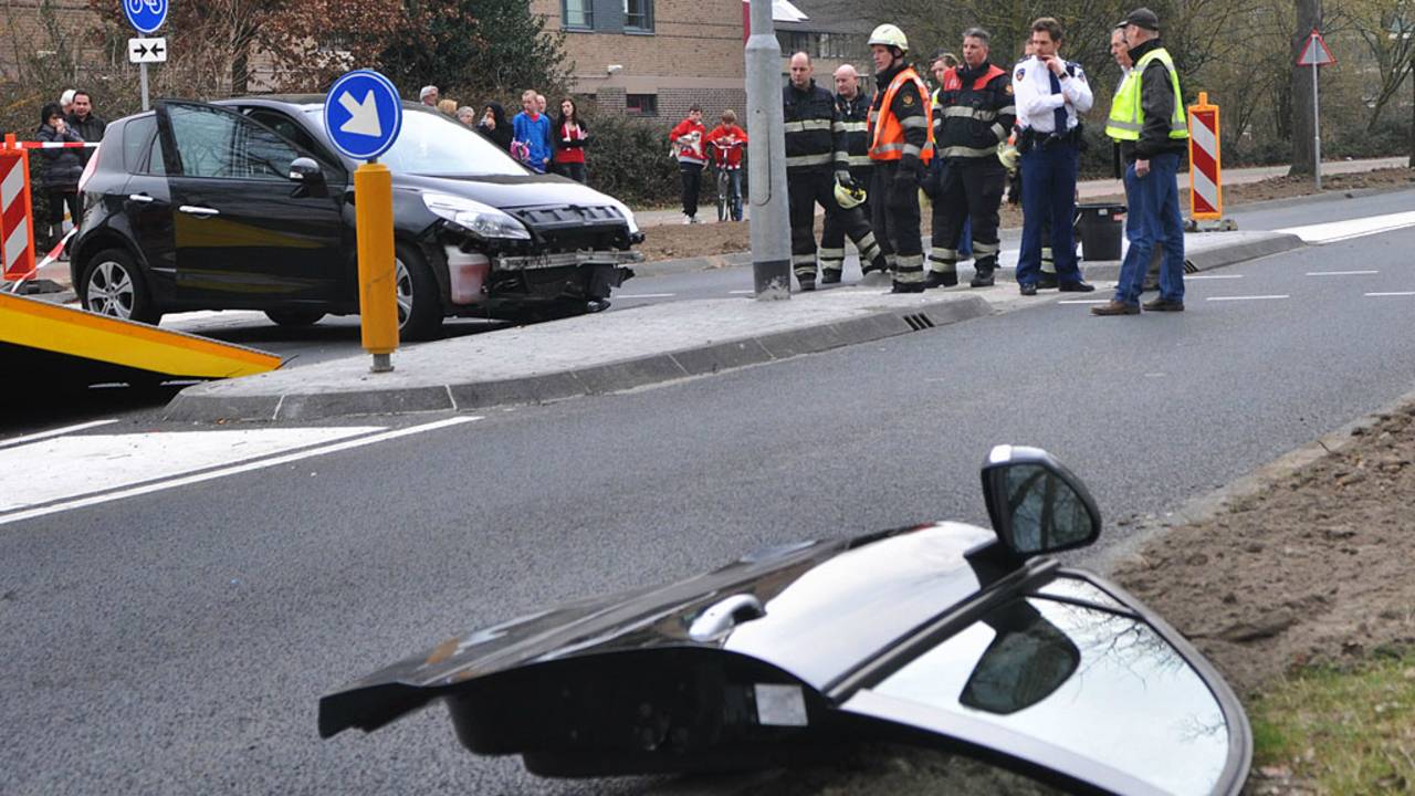 De Belgische auto is total loss. (Foto: Anro van der Linden/SQ Vision)