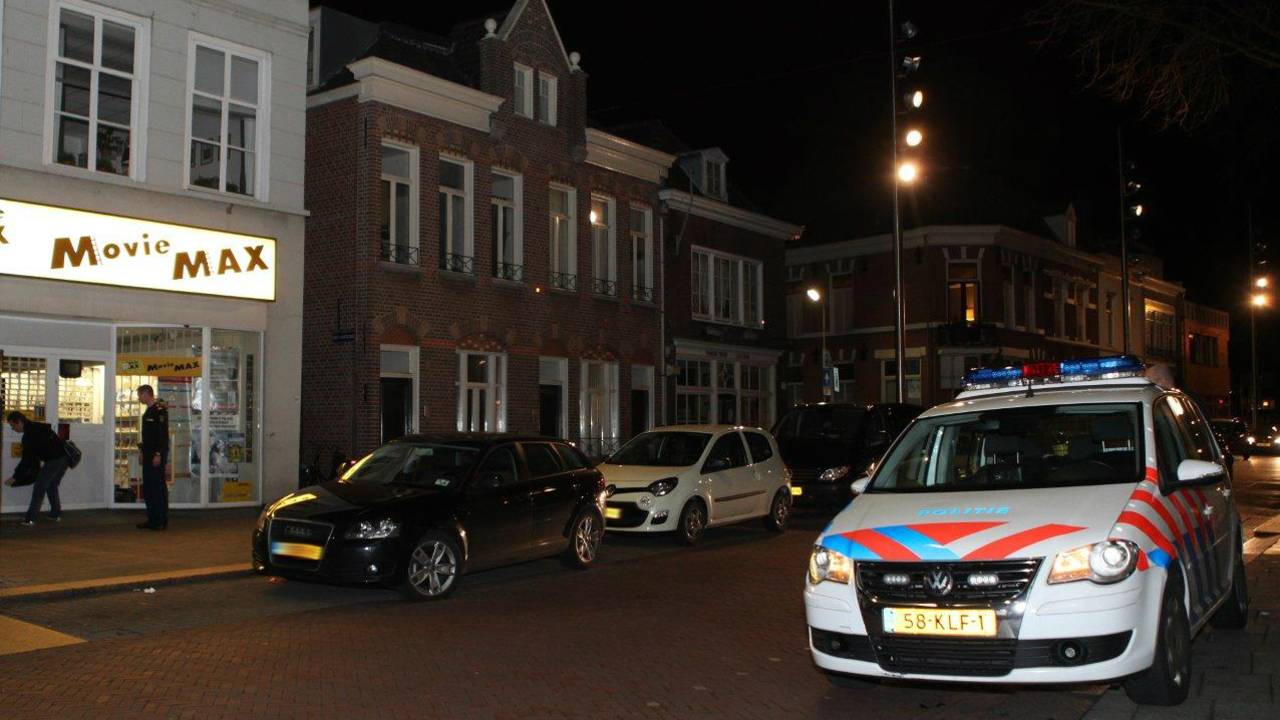 Man overvalt videotheek met mes (foto: Bart Meesters/Meesters Multi Media)