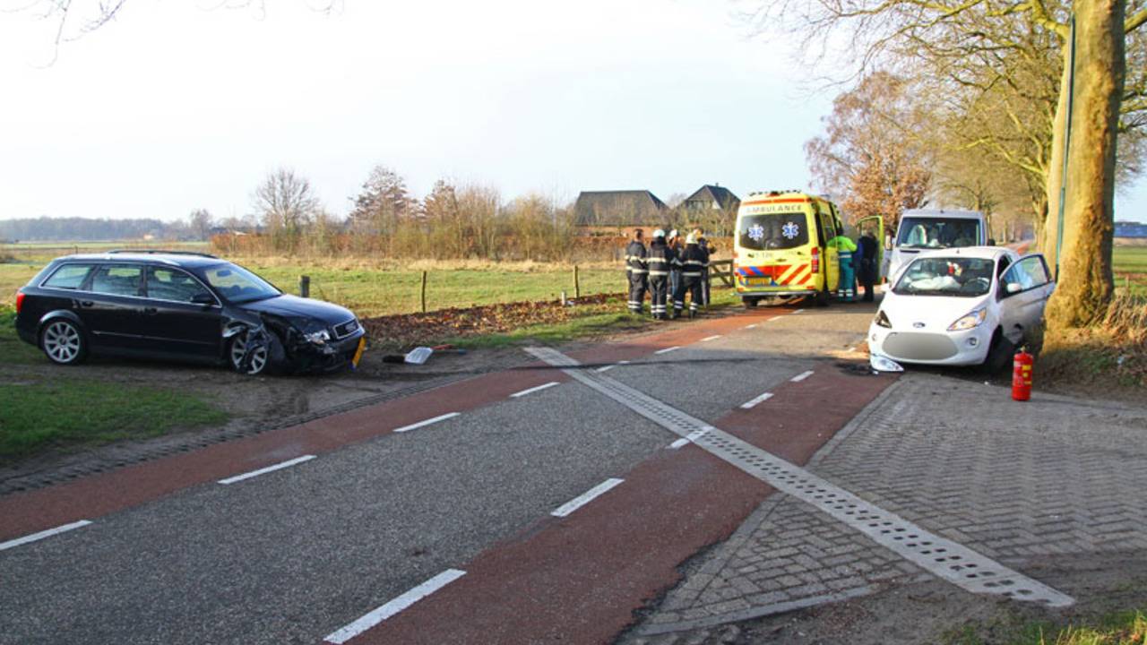 Gewonden bij ongeluk in Nistelrode (Foto: Charles Mallo/SQ Vision)