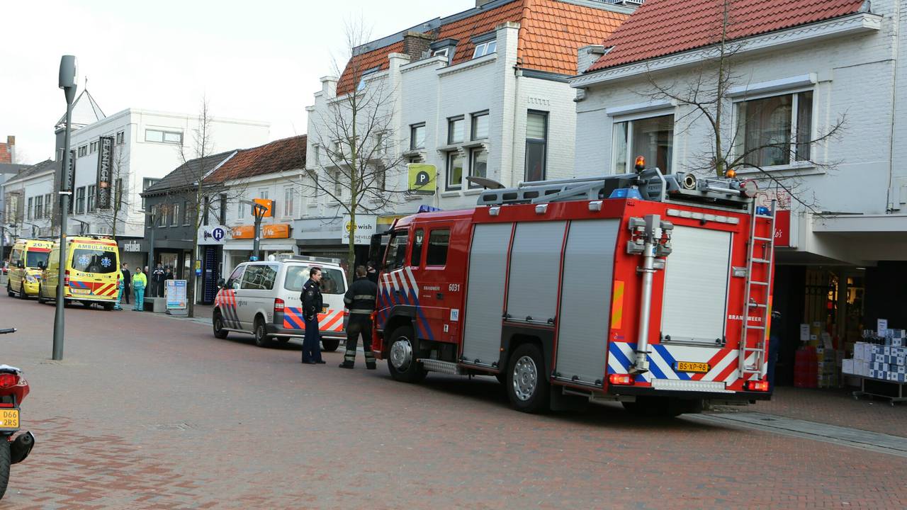 Man gewond door dieseldampen in Waalwijk (foto: Erik Haverhals, FPMB)
