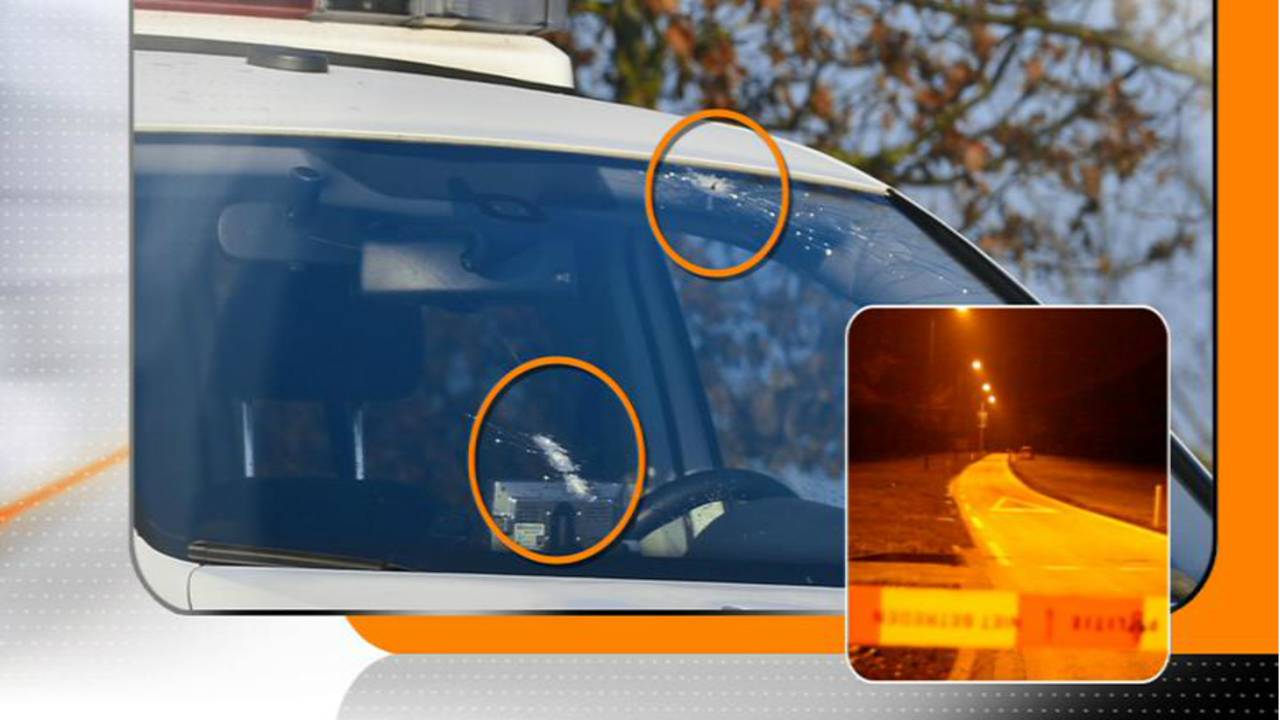 De bewijzen van de beschieting van de politiewagen (foto: Rico Vogels/SQ Vision).