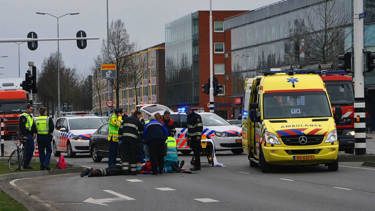 Een fietser werd aangereden door een auto. (Foto: Arno van der Linden/SQ Vision)
