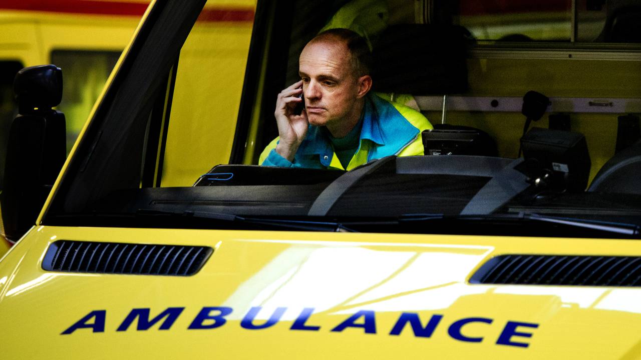 Een ambulancebroeder (archieffoto: ANP)