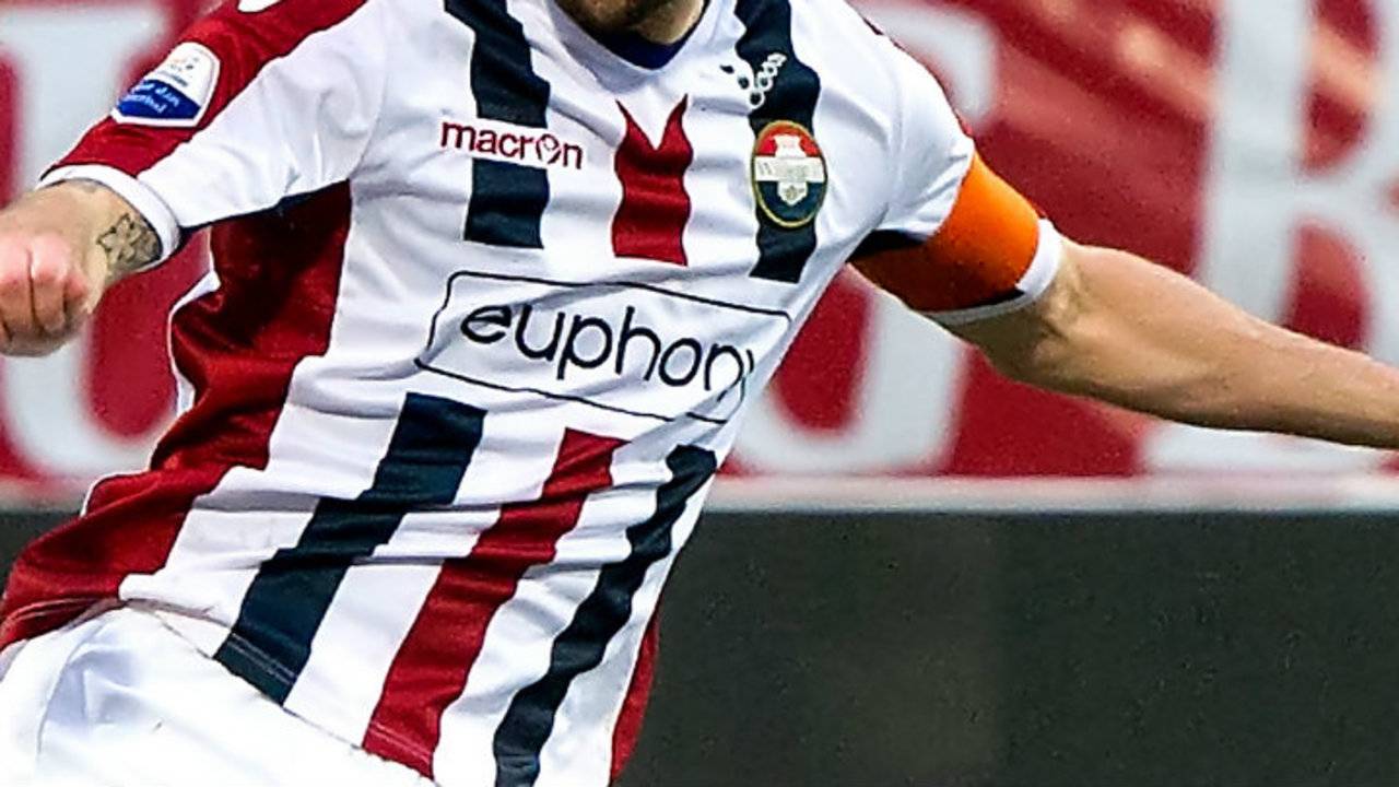 Simon van Zeelst draagt nog zeker twee seizoenen het Willem II-shirt (foto: Pics United)