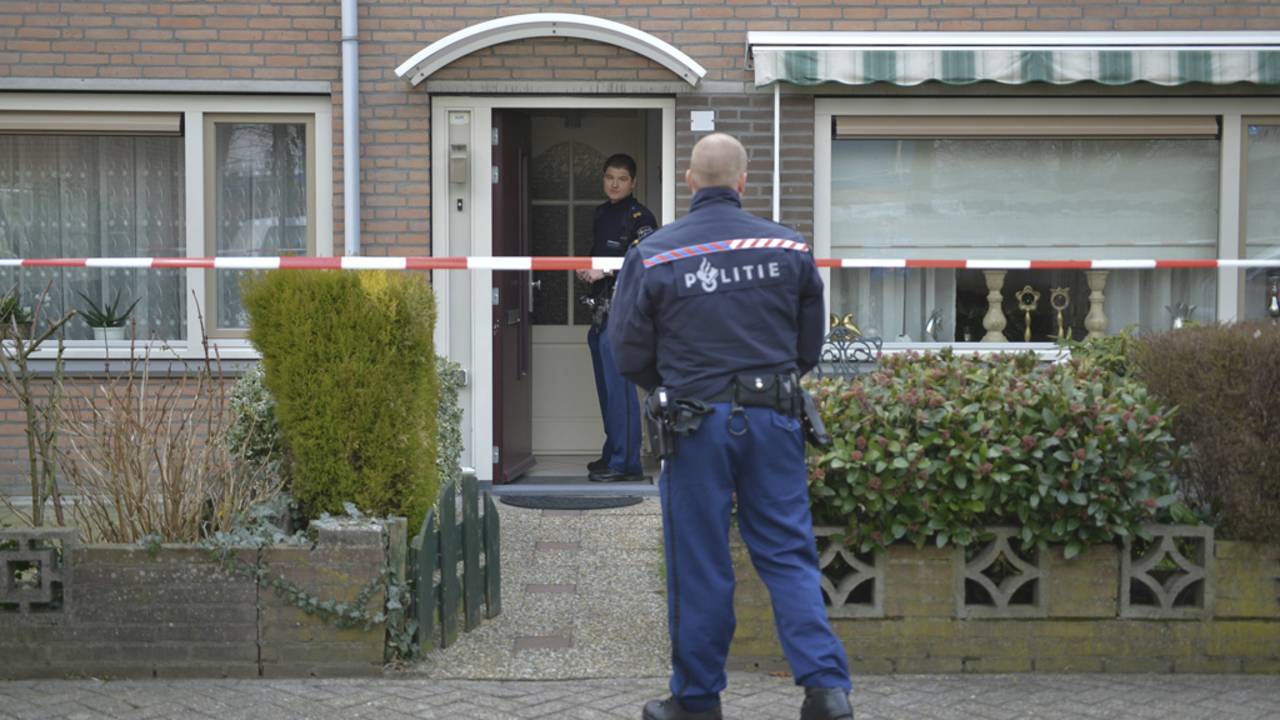 Gewapende overval bij een woning aan de Spaarnestraat. (Foto: Perry Roovers/SQ Vision)