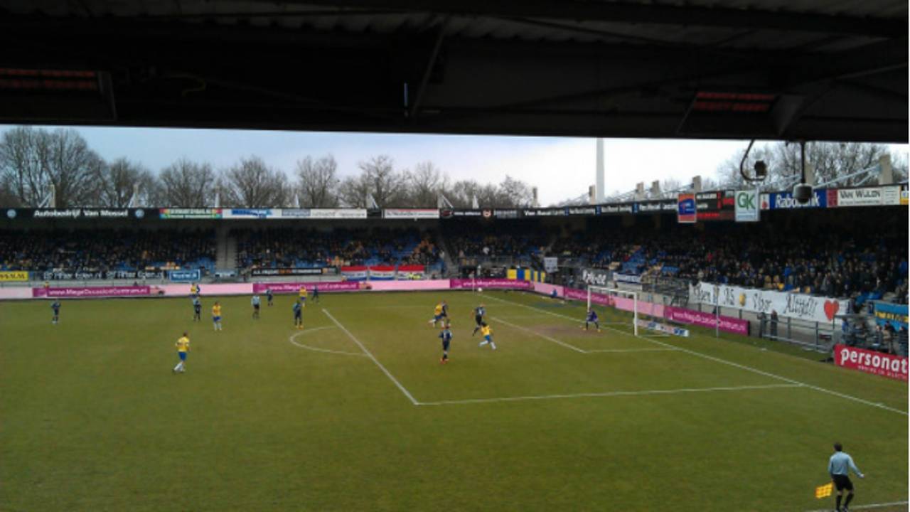 RKC Waalwijk doet goede zaken door te winnen van ADO (foto: Peter de Bekker).