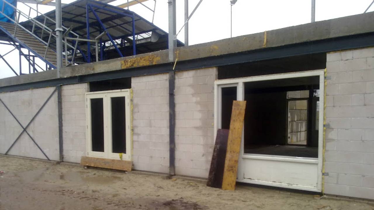 Het clubhuis in aanbouw (foto: FCC Nuland)