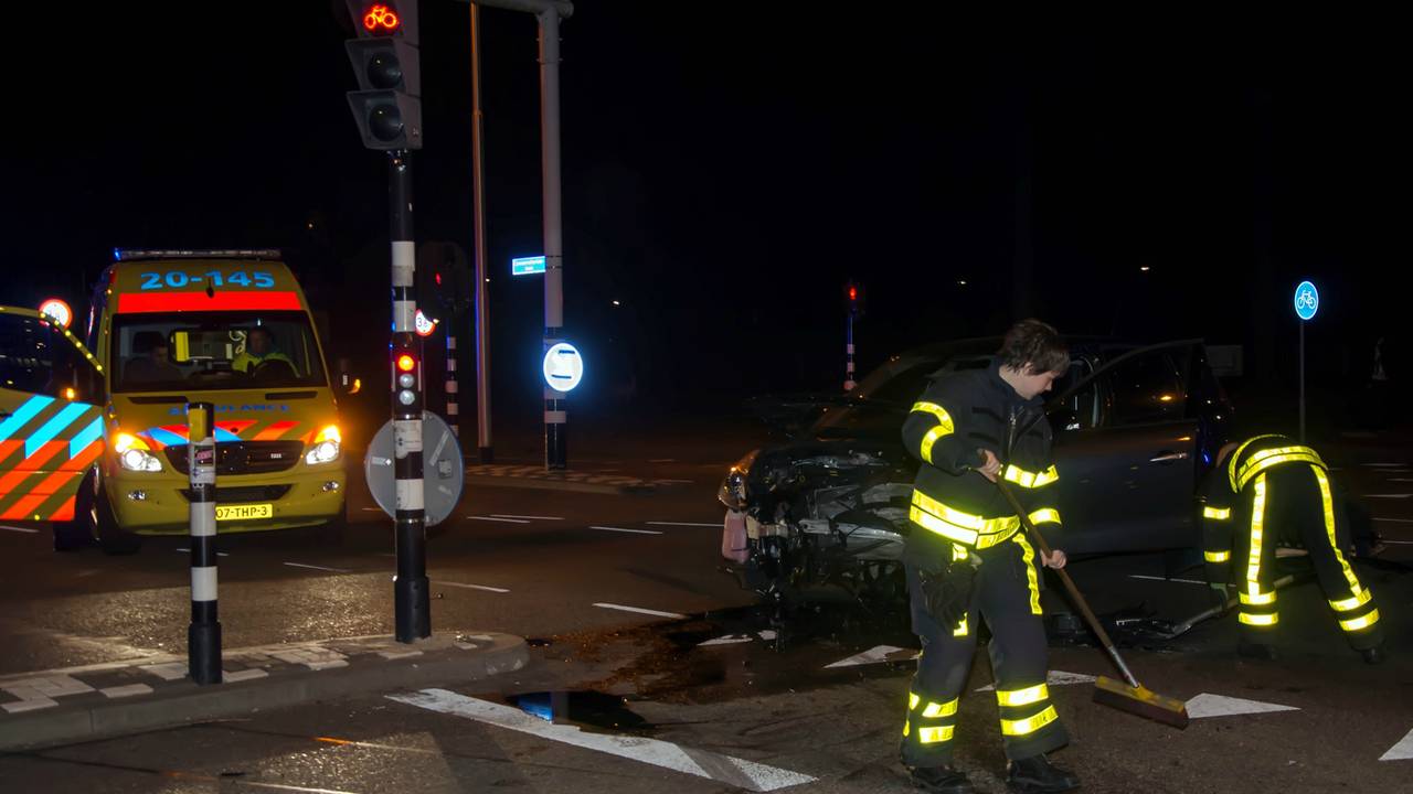 Gewonde na botsing in Tilburg (foto: Jack Brekelmans/JV Media)