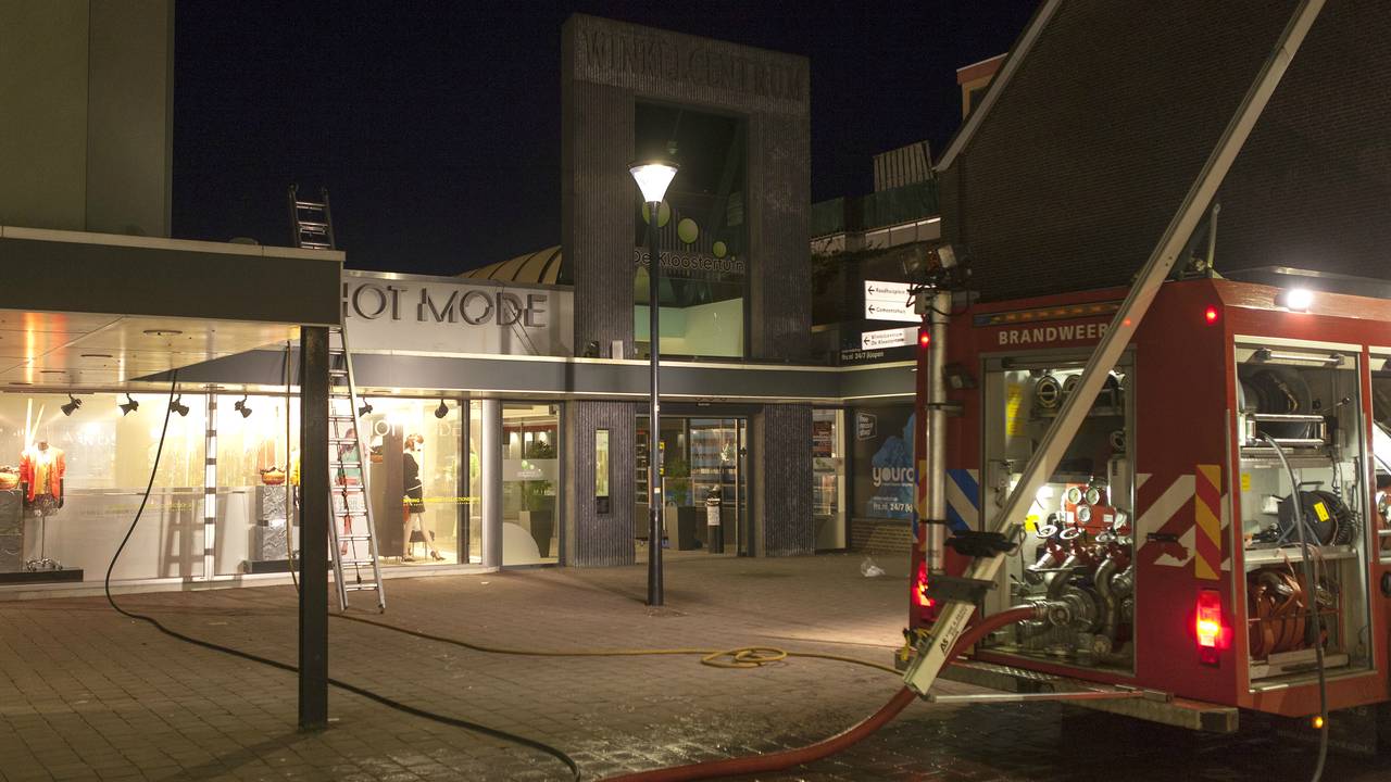 Brand in winkelcentrum Boxmeer (foto: Saskia Kusters/Kusters Media)