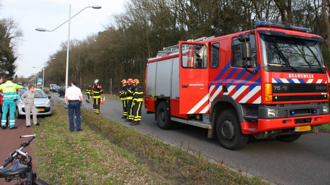 Scooterrijder gewond na ongeluk (foto: Lars van de Klundert/Stuve Fotografie)
