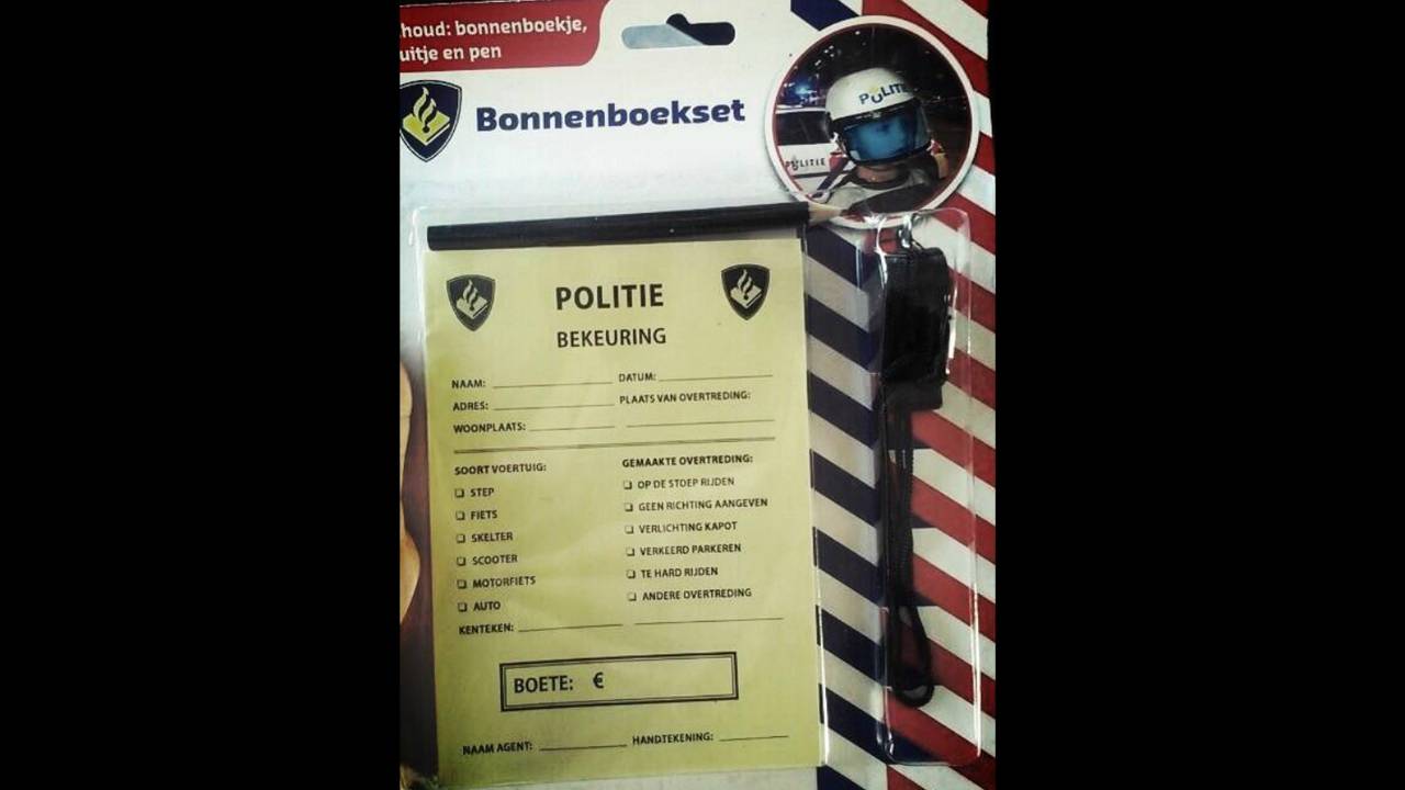 'Deze bonnen zijn nep', twittert de wijkagent.