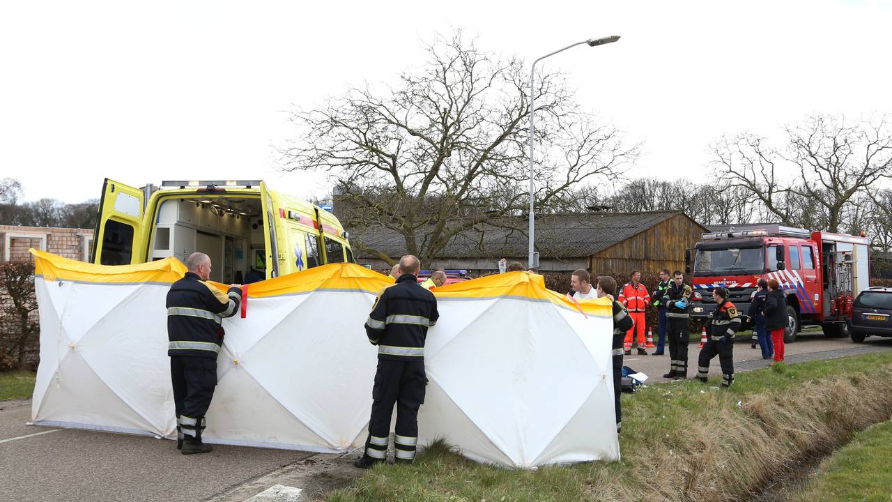 De man is naar het ziekenhuis gebracht. (Foto: Gabor Heeres/SQ Vision)