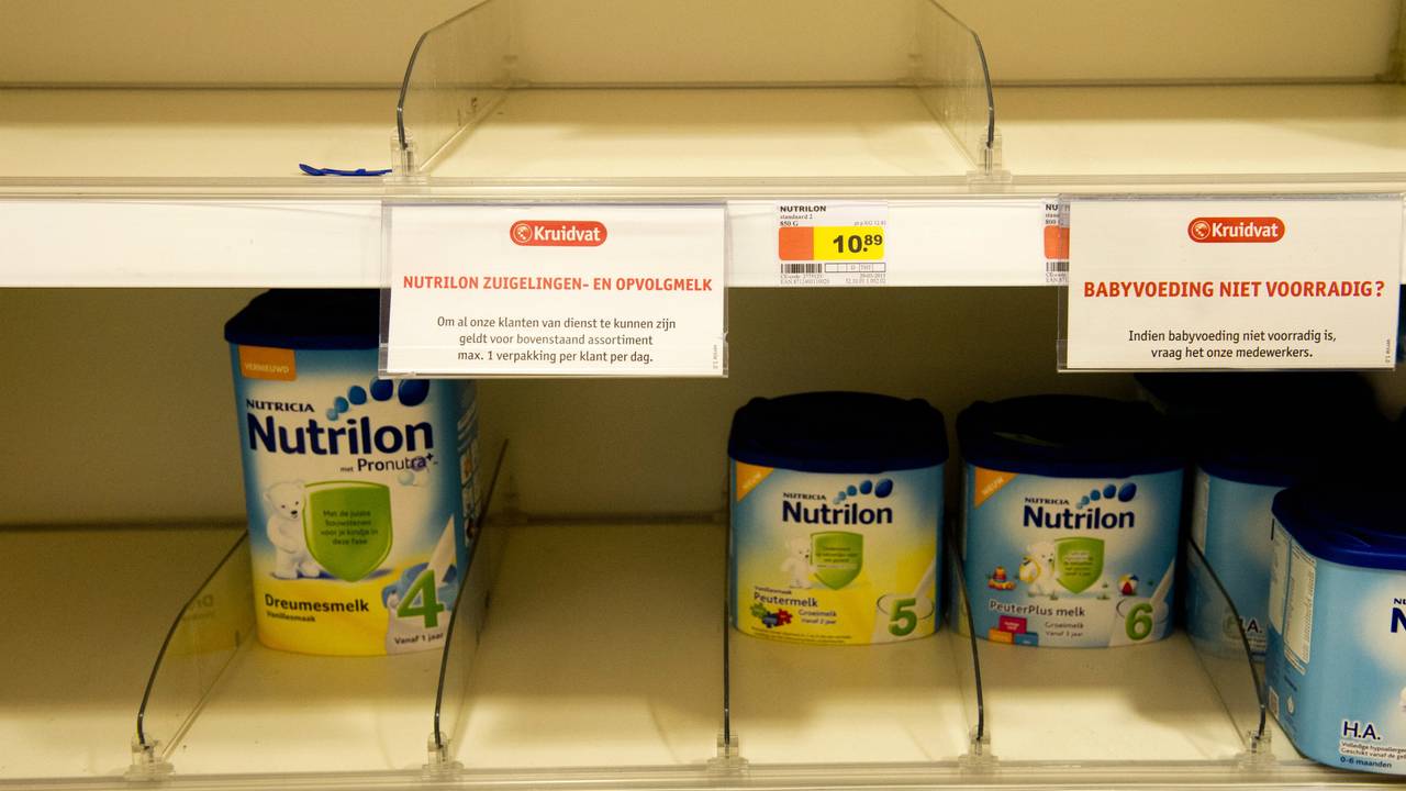 Fabrikanten overleggen over poeder (foto: ANP)