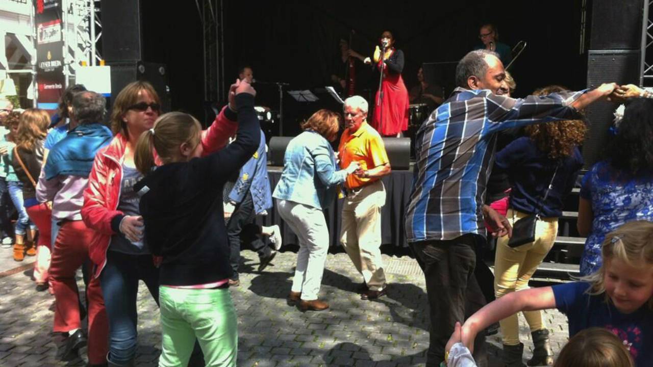 Er wordt volop gedanst tijdens Breda Jazz.