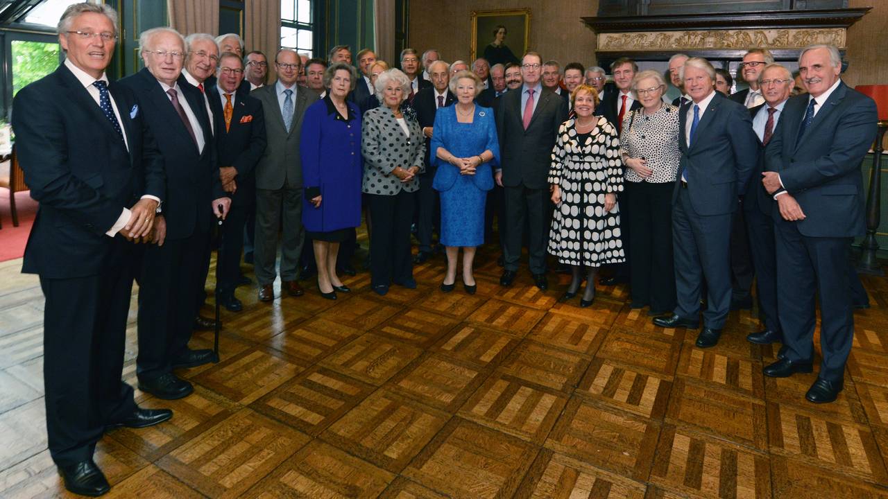 Prinses Beatrix en haar 36 oud-commissarissen van de koningin. (Foto: Koninklijk Huis)
