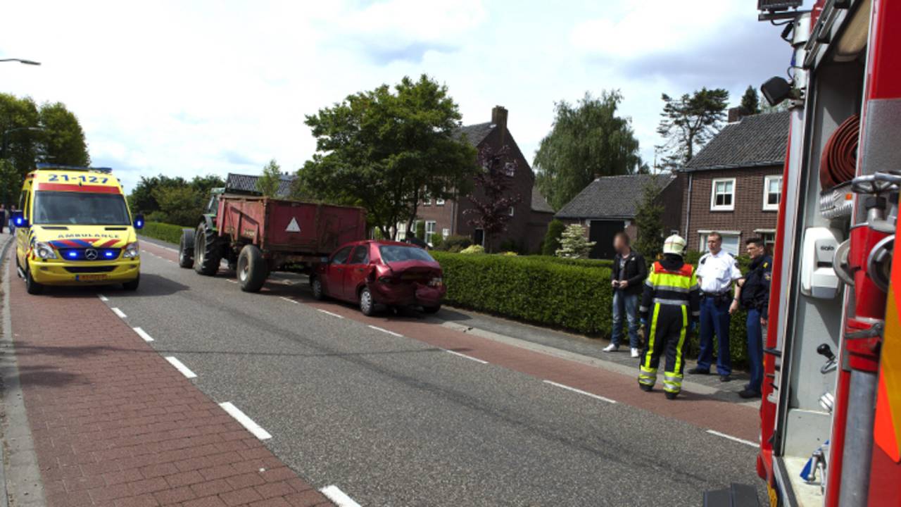 Twee Gewonden En Twee Aanhoudingen Bij Aanrijding Op De Beerseweg In ...