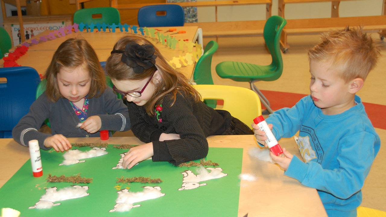 Kinderen tijdens een rekenopdracht