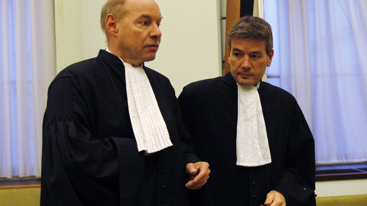 De advocaten Tjalling van der Groot (R) en Wim Anker (foto: ANP)