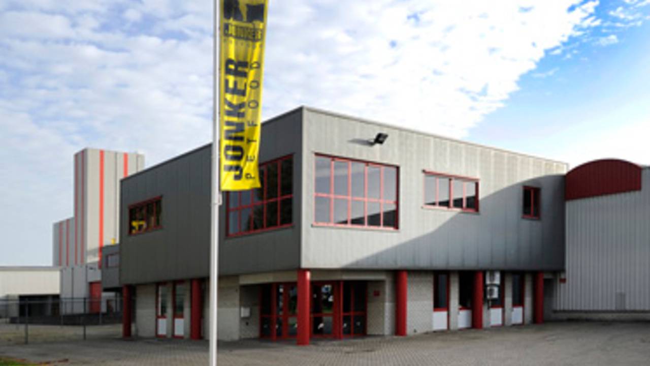 De stank zou afkomstig zijn van Jonker Petfood