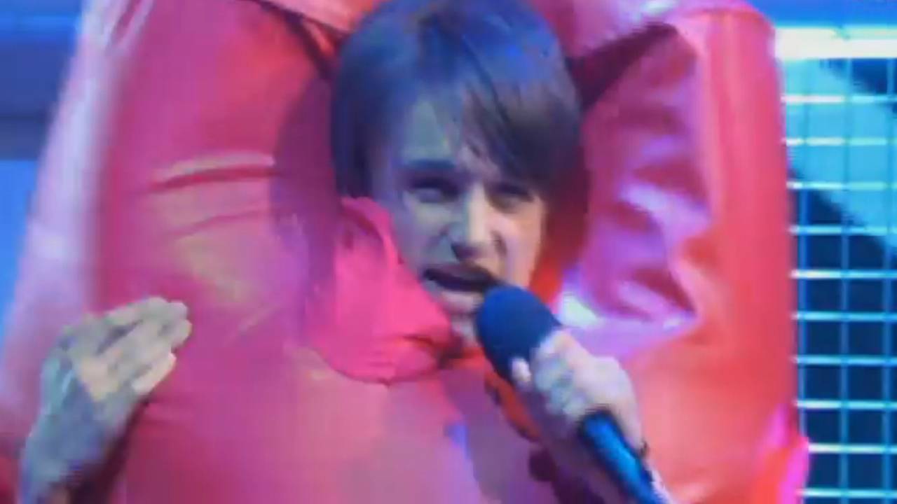Ralf Mackenbach als levende boksbal (Foto: Killer Karaoke)