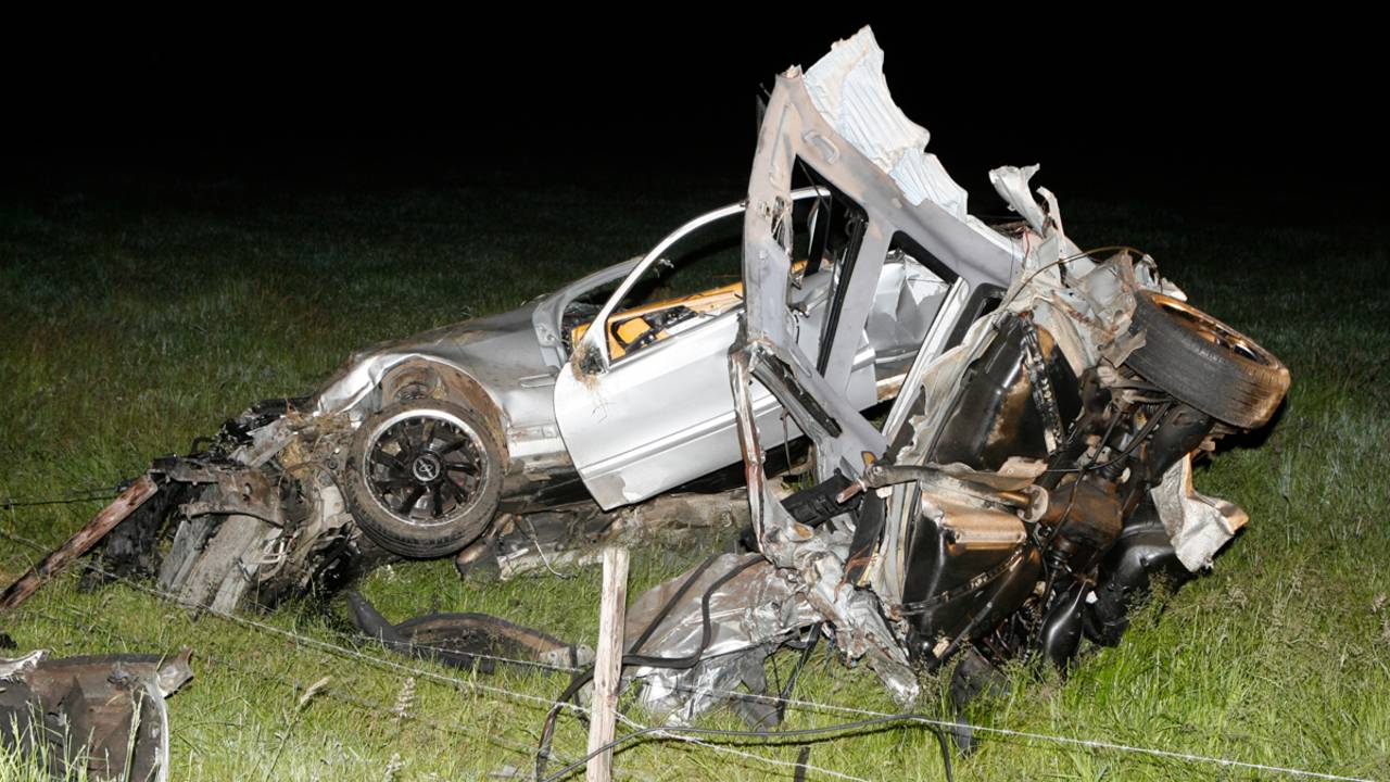 Auto total loss bij ongeluk in Achtmaal (Foto: Remco de Ruijter fotografie)