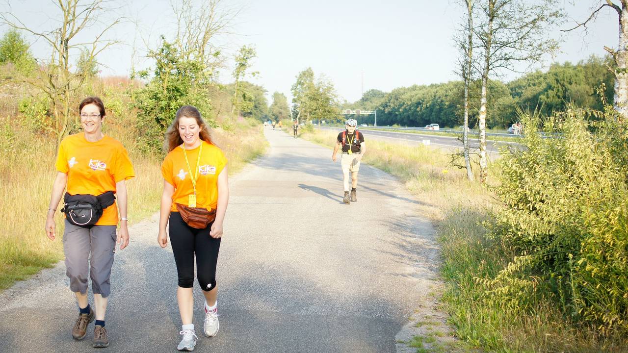 Geen voetbal tijdens Kennedymars 2013 (foto: Bram van Oosterhout / Siris.nl)