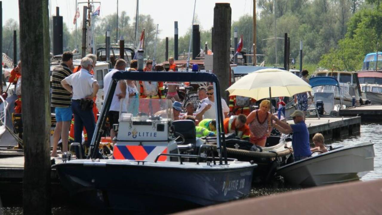 Zwaargewonde op boot. (Foto: Mathijs Bertens/Stuve fotografie)