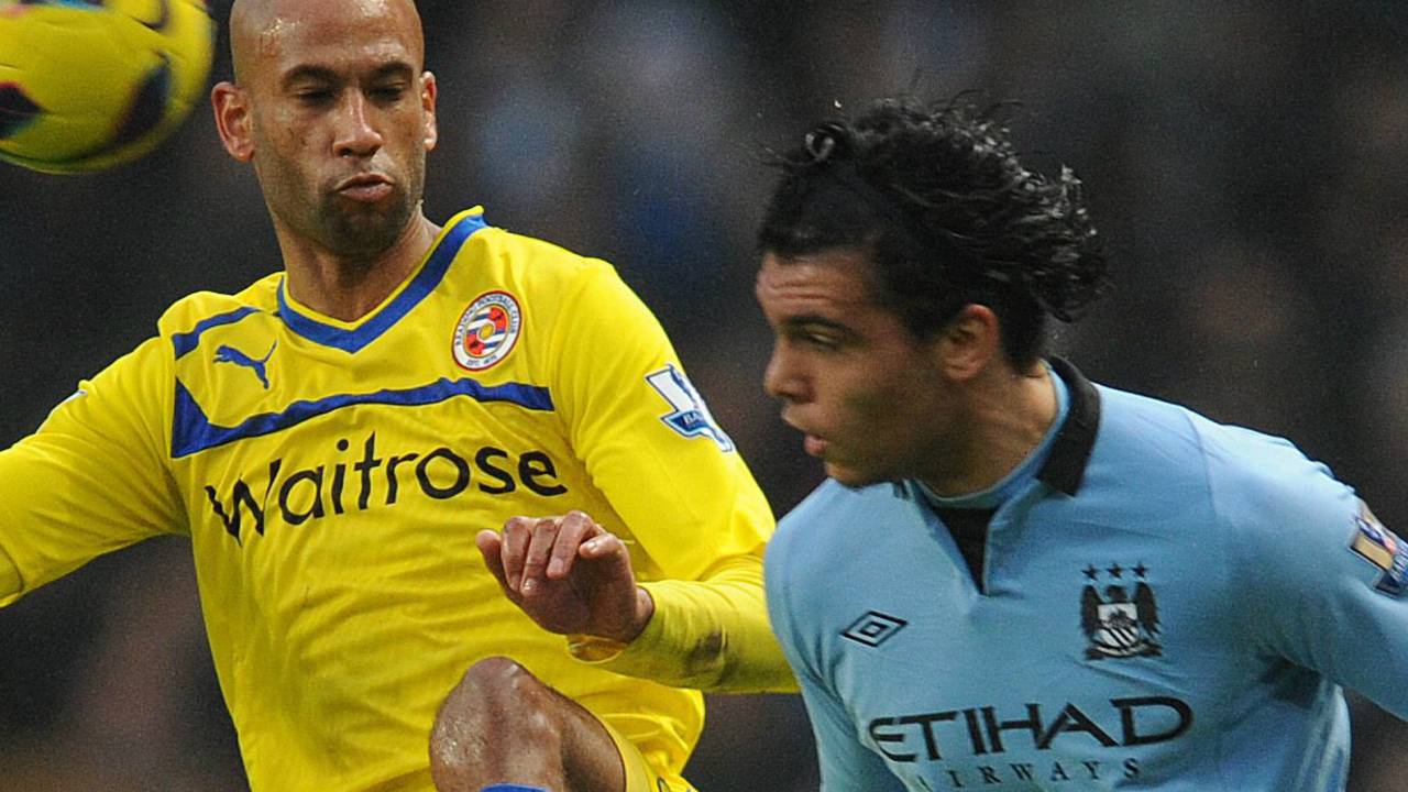 Karim Rekik (rechts) in actie voor Manchester (foto: ANP)