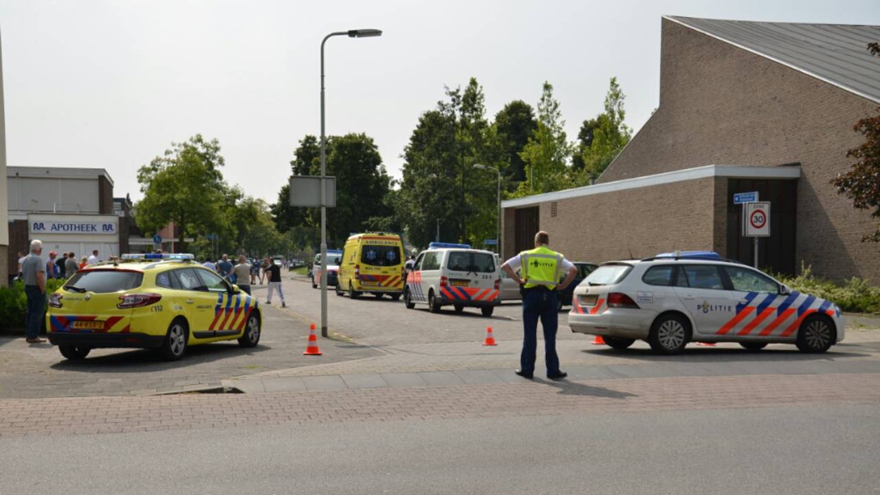 Net na de steekpartij in de Gerard Doustraat (Foto: Joes van Wanrooij / Stuve Fotografie)