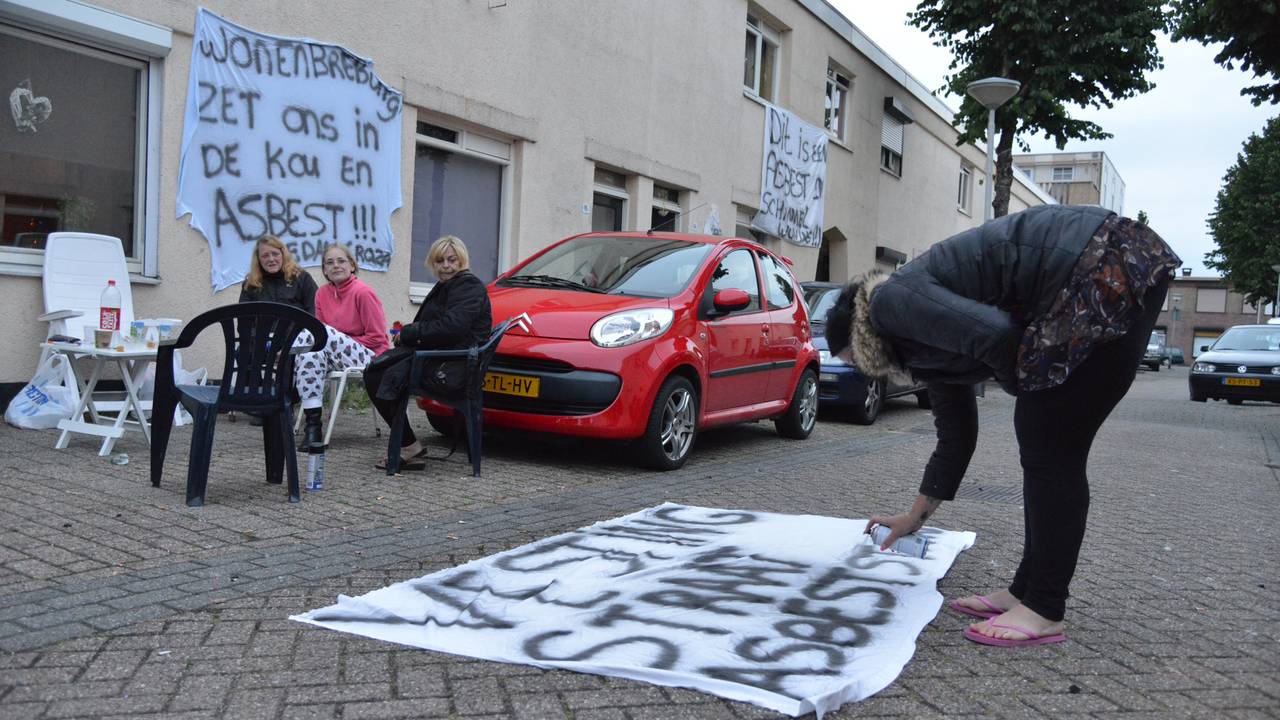 Grote onrust bij inwoners door mogelijke asbest in hun huizen  (Foto: Perry Roovers/SQ Vision)