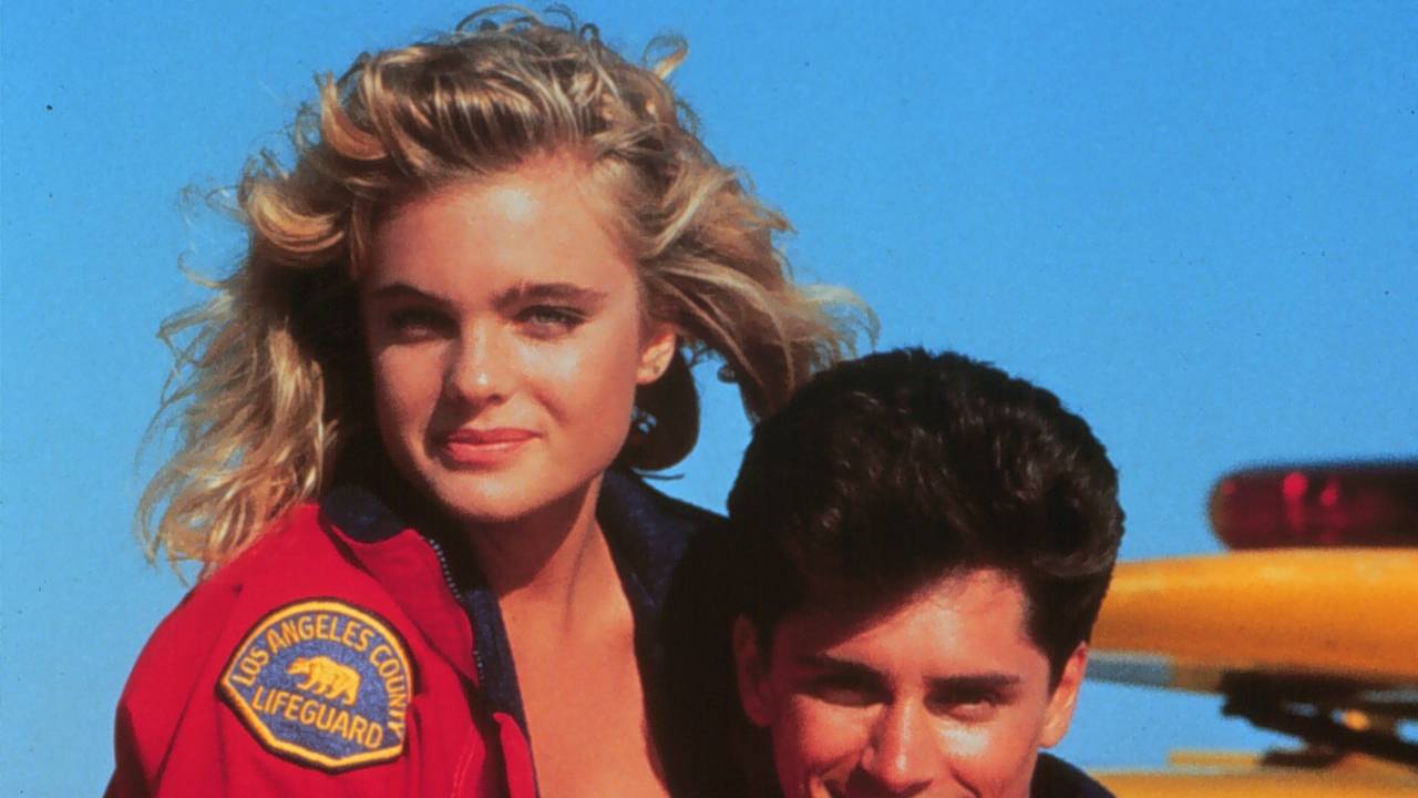 Erika Eleniak (en een stukje Billy Warlock) in haar Baywatch-tijd. (ANP)