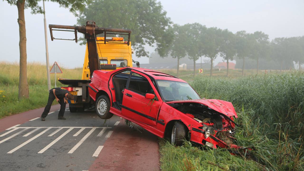 Gewond na ongeluk Nieuw-Vossemeer (foto: Remco de Ruijter)