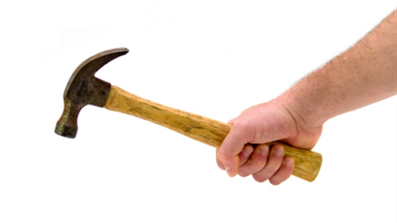 De man was aangesproken door zijn buren omdat hij lawaai maakte